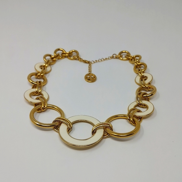 Vintage 80's Crown Trifari White Enamel and Gold Tone Necklace - Picture 2 of 12